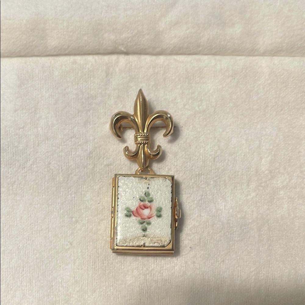 Gold Tone Vintage Fleur-de-Lis Locket Brooch
